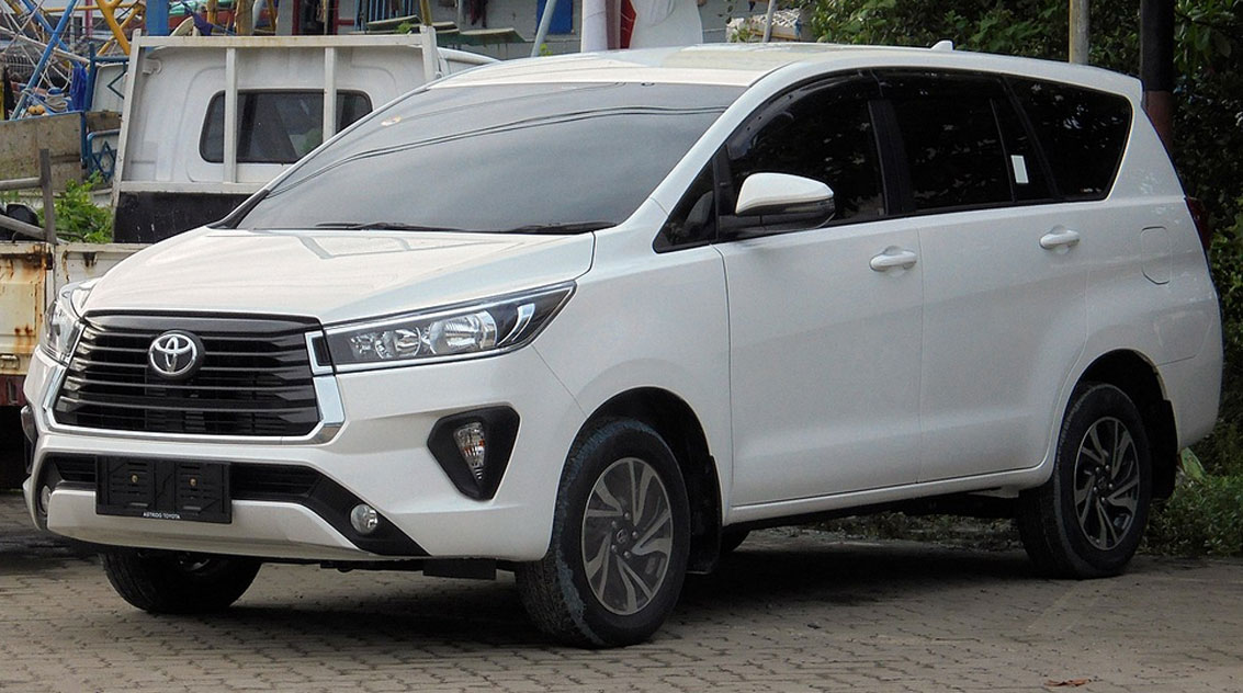 Mobil bekas manado Toyota Innova