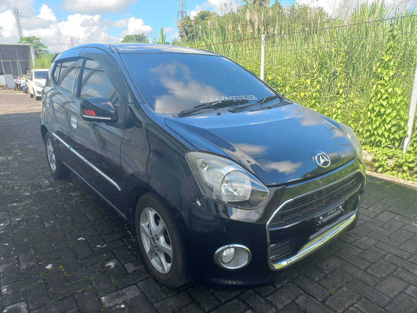 DAIHATSU AYLA X 1.0 MT 2015